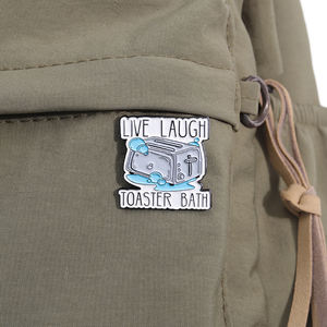 Live Laugh Toaster baño esmalte Pin divertido humor oscuro broche creativo solapa insignia joyería regalo para amigos - Product Image 3