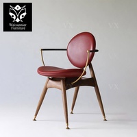 Silla de Comedor de Madera Maciza de Lujo con Asiento Tapizado en Cuero, Reposabrazos de Latón, Silla de Comedor Moderna de Diseño para Restaurante