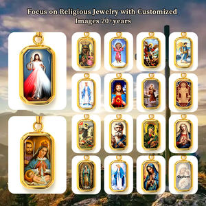 GIVELUCK liontin oktagon Custom <span class=keywords><strong>Mercy</strong></span> disepuh emas, medali Katolik personalisasi dengan aksen & desain sinar terukir - Product Image 5