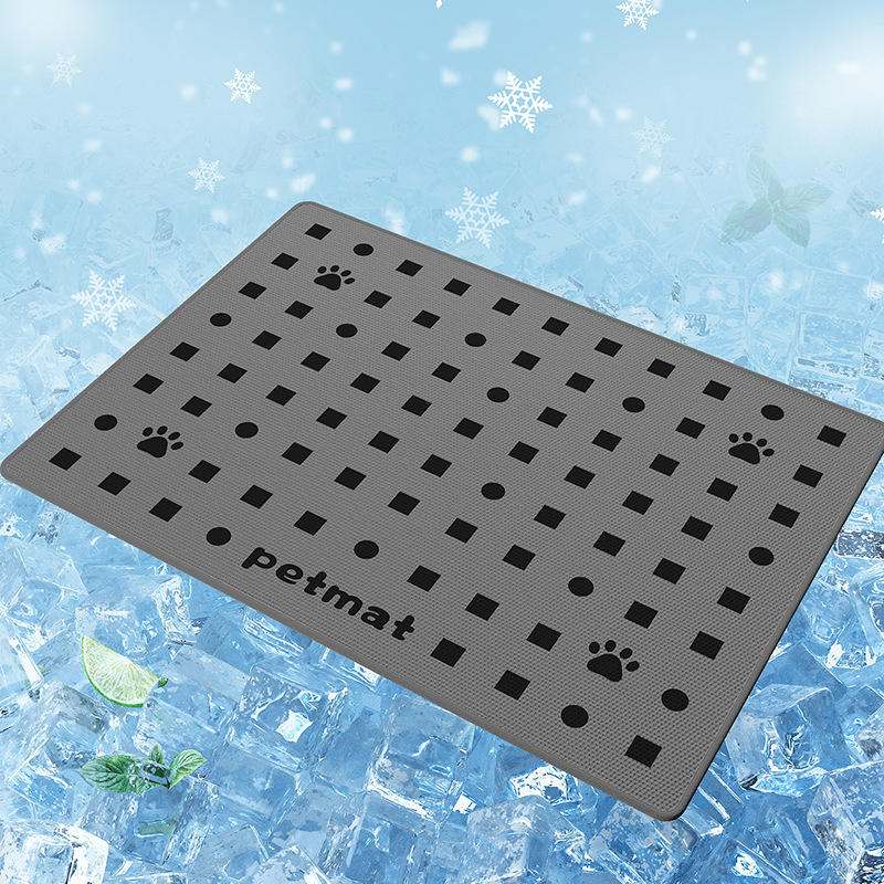 แผ่นรองสัตว์เลี้ยงผ้าไอซ์ซิลค์ - ลายจุดสีเทาเข้ม