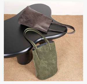 กระเป๋าสะพายข้างสีแดงน่ารักอเนกประสงค์สำหรับฤดูร้อนใหม่สำหรับผู้หญิง หนังแท้ ดีไซน์เก๋ไก๋ทันสมัย - Product Image 3