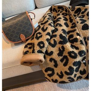 <span class=keywords><strong>Manteau</strong></span> <span class=keywords><strong>court</strong></span> intégré en fourrure à imprimé léopard automne hiver polyvalent 2022 Version coréenne ample minceur décontracté <span class=keywords><strong>manteau</strong></span> en imitation fourrure - Product Image 1