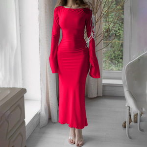 Vestido ajustado de manga larga con hombros descubiertos, detalle de lazo rojo y abertura, para mujer. - Product Image 3