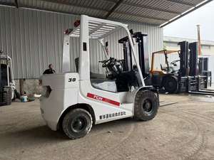 รถยกดีเซล FD30 TCM 3ตันจากญี่ปุ่นใช้สำหรับฟาร์มที่มีส่วนประกอบหลัก - Product Image 2