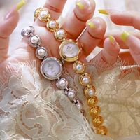 Jam Tangan Wanita Quartz Emas Mutiara Elegan dengan Dial Mutiara untuk Wanita