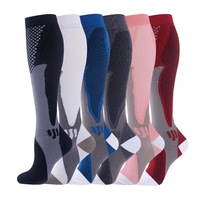 Chaussettes de compression personnalisées OEM |   Jeunes et adultes |   Logo sur le manchette |   Hauteur genou |   Ensemble de plus de 50 motifs colorés |   Faible MOQ Vente en Gros Direct Usine