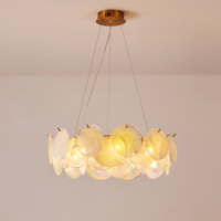 Luminaire suspendu en verre LED fait main par un designer d'intérieur, style nordique romantique, lustres ronds pour la maison et l'hôtel