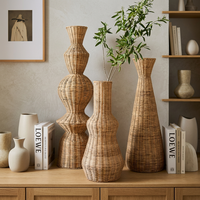 Grote rotan woonkamerdecoratie vloervaas voor theeserviezen, met kunstplanten erin, geschikt voor huisdecoratie
