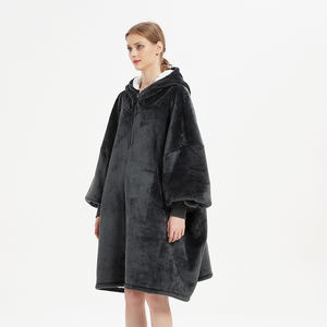 ผ้าห่มทีวีขนาดใหญ่แบบมีซิปมีกระเป๋าสองกระเป๋าผ้าเชอร์ปาเกาหลีสวมใส่ได้รับรอง OEKO-TEX สำหรับผู้ใหญ่ผู้หญิง - Product Image 2