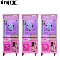 Machine de jeu d'arcade à monnayeur avec grue à griffes pour attraper les poupées
