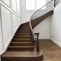 Escalier en spirale intérieur sur mesure haut de gamme pour villa, marches en bois massif