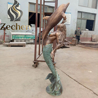 Statues de sirène et de dauphin en bronze coulé sur mesure, utilisées pour la mise en scène aquatique de la villa de plage en bord de mer