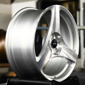 Jantes de voiture forgées HTOR <span class=keywords><strong>15</strong></span> 16 17 pouces 5x100 5x114.3 à 3 branches, jantes en alliage forgé, argent poli, compatibles avec Corolla Civic Golf Yaris - Product Image 3