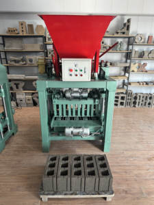 Facile da usare il tipo di tramoggia mattoni che fa la macchina vendite calde <span class=keywords><strong>in</strong></span> libia utilizzando cemento per fare mattoni blocco che fa macchina - Product Image 6