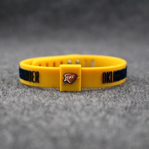 กำไลข้อมือซิลิโคนบาสเก็ตบอลผู้ชายขายส่ง กำไลบาสเก็ตบอลยืดหยุ่นรักษ์โลก ของที่ระลึกสำหรับแฟนๆ - Product Image 6