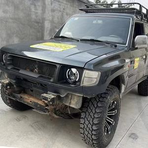 Pièces automobiles tout-terrain, calandre avant supérieure noire modifiée en ABS avec éclairage LED, éclairage d'angle jaune, compatible avec <span class=keywords><strong>PAJERO</strong></span> V33 V43 V45 V55 - Product Image 6