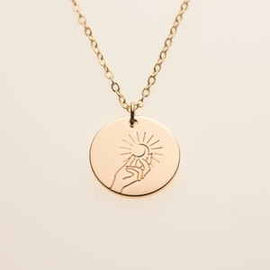 Collar con colgante de acero inoxidable para mujer, joyería de oro con grabado Simple, con símbolo de manos - Product Image 6