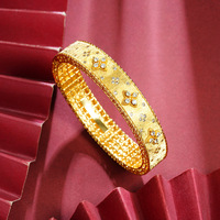 Bracelet de style royal plaqué or de haute qualité avec boucle en forme de fleur à quatre feuilles, cadeau de mariage pour la mariée