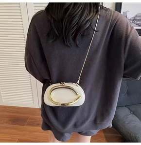 Bolsos de Mano Personalizados en Resina Acrílica y Perlas Tejidas a Mano, Mini Bolsos de Mano Tipo Tote en Cristal y Perlas, Bolsos de Noche - Product Image 3