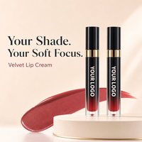 Gloss à lèvres longue tenue effet miroir, fourni avec tube rond noir pour un maquillage nude, aspect naturel, marque privée