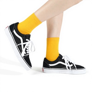 Calcetines Kikiya para Mujer, Antibacterianos, Casuales, de Algodón Tejido, Diseño de Color Arcoíris Sólido, Invisibles - Product Image 1