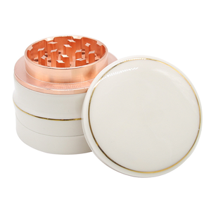 Molinillo de hierbas personalizado con logo, 4 capas, impresión UV, aleación de aluminio, imán metálico, para tabaco y hierbas. - Product Image 2