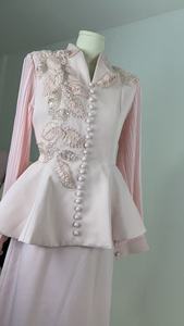 Conjunto de Dos Piezas de Lujo para Verano, Chaqueta de Malla con Flores Elegantes y Falda Larga, Estilo Casual Plisado, Listo para Enviar a Medio Oriente - Product Image 5