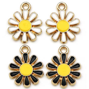 WEGOODZF Groothandel Legering Emaille Hangertje Daisy Klaver Accessoires Geschikt voor DIY Sleutelhangers Oorbellen Halskettingen Schoenen Charm - Product Image 4