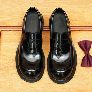 Best-selling wide-<b>toe</b> shoes with premium leather finish and glossy surface - one-piece design for business attire. - Product Image 6