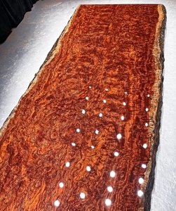 Tavolo in <span class=keywords><strong>Legno</strong></span> Massello di Bubinga con Bordo Naturale - Tavolo Unico con Bordo Naturale per Sala da Pranzo, Conferenze o Tavolo Centrale - Product Image 2