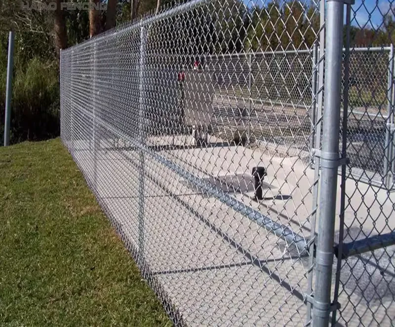 Ucuz fiyat ile galvanizli çelik çit sonrası şekil tel spor alan zincir bağlantı çit aksesuarları