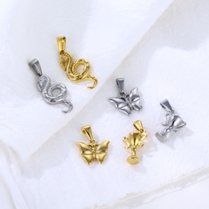 Colgante de joyería de moda colgante de caballo de <span class=keywords><strong>Caballero</strong></span> de oro plateado joyería libre de deslustre colgante de dijes de animales de acero inoxidable personalizado - Product Image 3