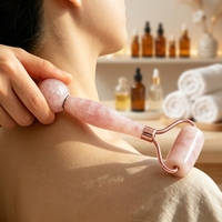 Rouleau de massage portable en quartz et jade au design raffiné pour le visage, le cou et les yeux, avec logo personnalisé OEM, pour usage domestique, fabriqué au Guangdong