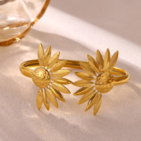 Bracelet jonc ouvert unisexe Z H Fashion Design en acier inoxydable plaqué or 14 carats avec breloque cœur et fleur, style moderne et minimaliste