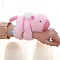 Bracelet en peluche Capybara mignon et tendance pour employés de bureau, à clipser, en peluche courte, idéal pour les trajets quotidiens
