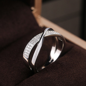 Anillo de <span class=keywords><strong>Dos</strong></span> Tonos con Banda Cruzada <span class=keywords><strong>y</strong></span> Circonitas Cúbicas, Joyería para Mujer, Anillo de Boda - Product Image 5