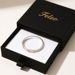 Cajas de Regalo Pequeñas y Elegantes Hechas con Materiales Reciclados para Empaque de Joyería con Cierre Magnético e Inserción de Espuma de Terciopelo - Product Image 4