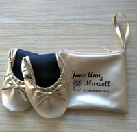 2024 vente en gros en cuir Pu ballerines jetables Oem or chaussures de mariage pliantes imprimé mariée été retour cadeau sac automne