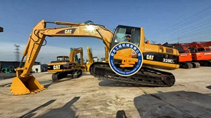 Excavatrice amphibie Caterpillar 320CL d'occasion, idéale pour les zones marécageuses, les zones humides et les rivières, en vente - Product Image 2