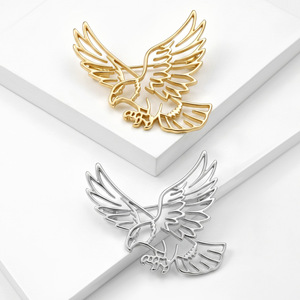 En gros Broches Aigle en Alliage Poli Creux, Épingles de Revers Aigle Volant, Bijoux de Mode Unisexe, Cadeau Style Vintage pour Homme - Product Image 2