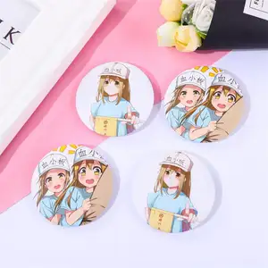 Bien conçu anime fer-blanc broche métal brassard 3D gravure fer-blanc épinglette insigne