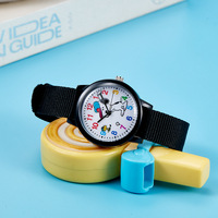 Montre à quartz pour enfants avec affichage à aiguilles, résistante à l'eau, bracelet en tissu design et boîtier en plastique pour garçons et filles