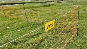 รั้วตาข่ายไฟฟ้าพรีเมียม ยาว 50 เมตร โครง HDPE ทนทานต่อรังสียูวี/ลม กันน้ำ เป็นมิตรกับสิ่งแวดล้อม ความต้านทานต่ำ เหมาะสำหรับฟาร์มและปศุสัตว์ - Product Image 6