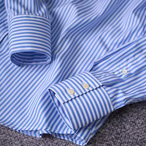 Chemises habillées formelles pour hommes avec logo personnalisé, 100 % lin, chemises décontractées à manches longues respirantes pour l'été, OEM ODM, directement de l'usine - Product Image 4