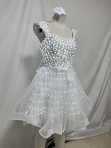 Robe de soirée lumineuse à LED pour femmes, robe de fée blanche scintillante avec coiffe en plumes, costume lumineux rechargeable - Product Image 5