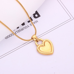 Collar de Acero Inoxidable de Alta Calidad con Corazón Chapado en Oro, Joyería de Moda con Circonita para Regalos al por Mayor - Product Image 3
