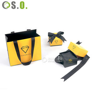 Boîtes à bijoux personnalisées en papier, fabriquées en Chine, ensemble de sacs d'emballage, boîtes cadeaux de haute qualité pour bagues avec design de nœud en satin - Product Image 2