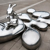 Offre Spéciale : Sculpture de Lapin de Luxe en Acier Inoxydable Poli Miroir, Banc Artistique pour Jardin, Parc, Hôtel, Cour – Personnalisation OEM