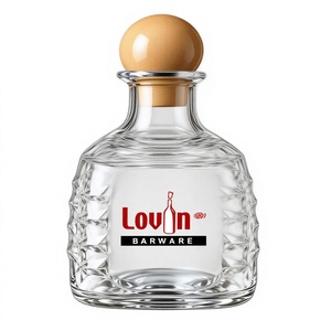 Verres à cocktail classiques Lovin avec bouchon sphérique en bois, ensemble de bar en plastique de qualité alimentaire pour boissons et fêtes - Product Image 2