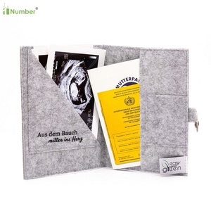 Venta al por mayor a granel personalizado gris claro Alemania madre pasaporte cubierta protectora Mutterpass con impresión para tarjeta de seguro médico - Product Image 3